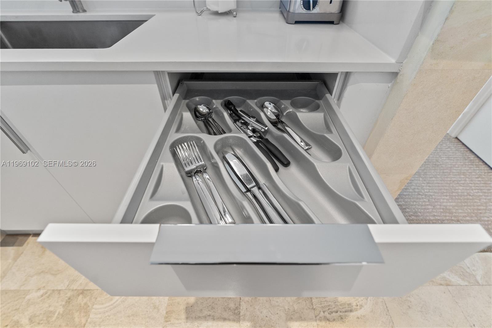 4401 Collins Ave #1706 Miami Beach, FL 33140