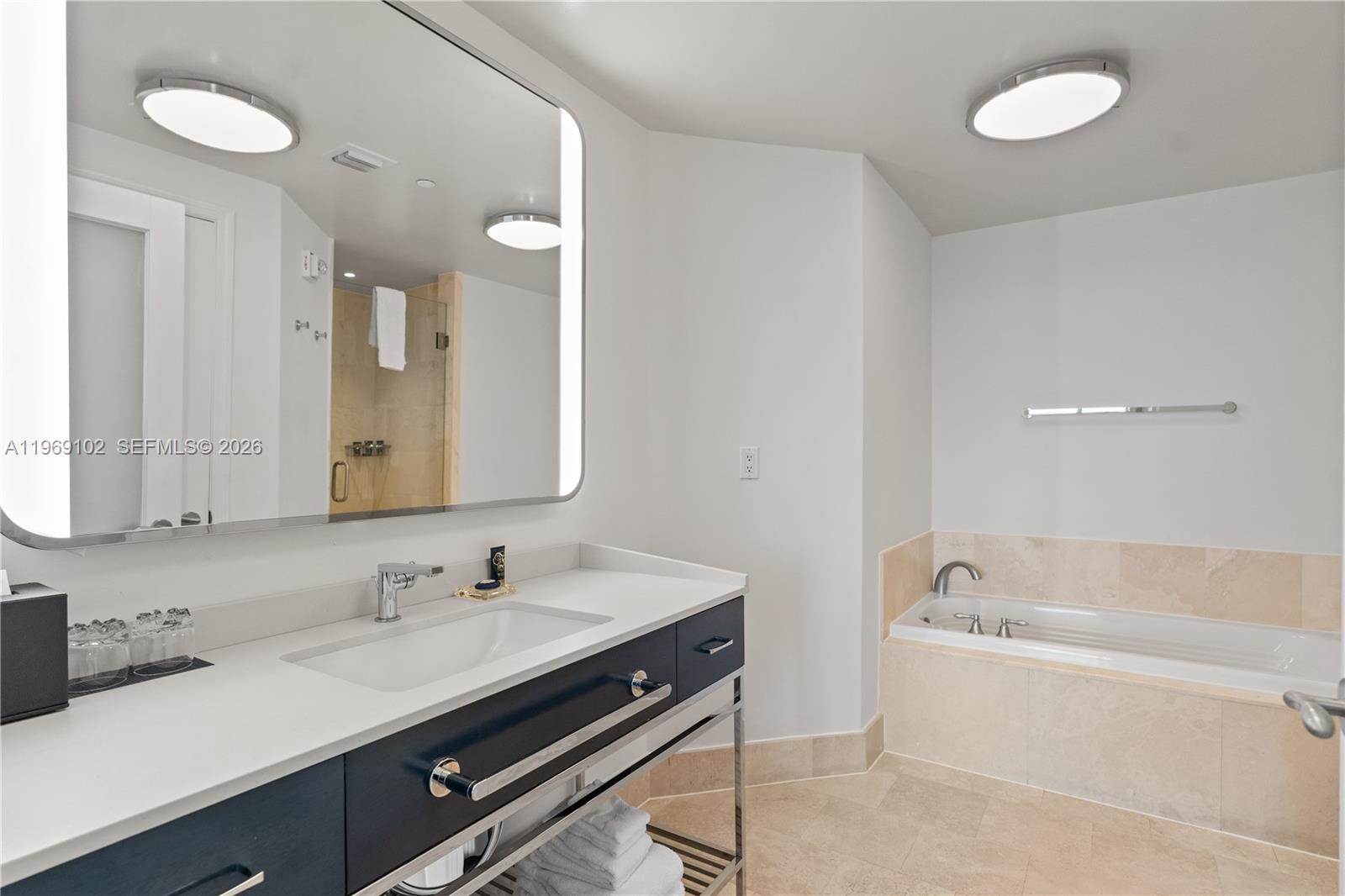 4401 Collins Ave #1706 Miami Beach, FL 33140