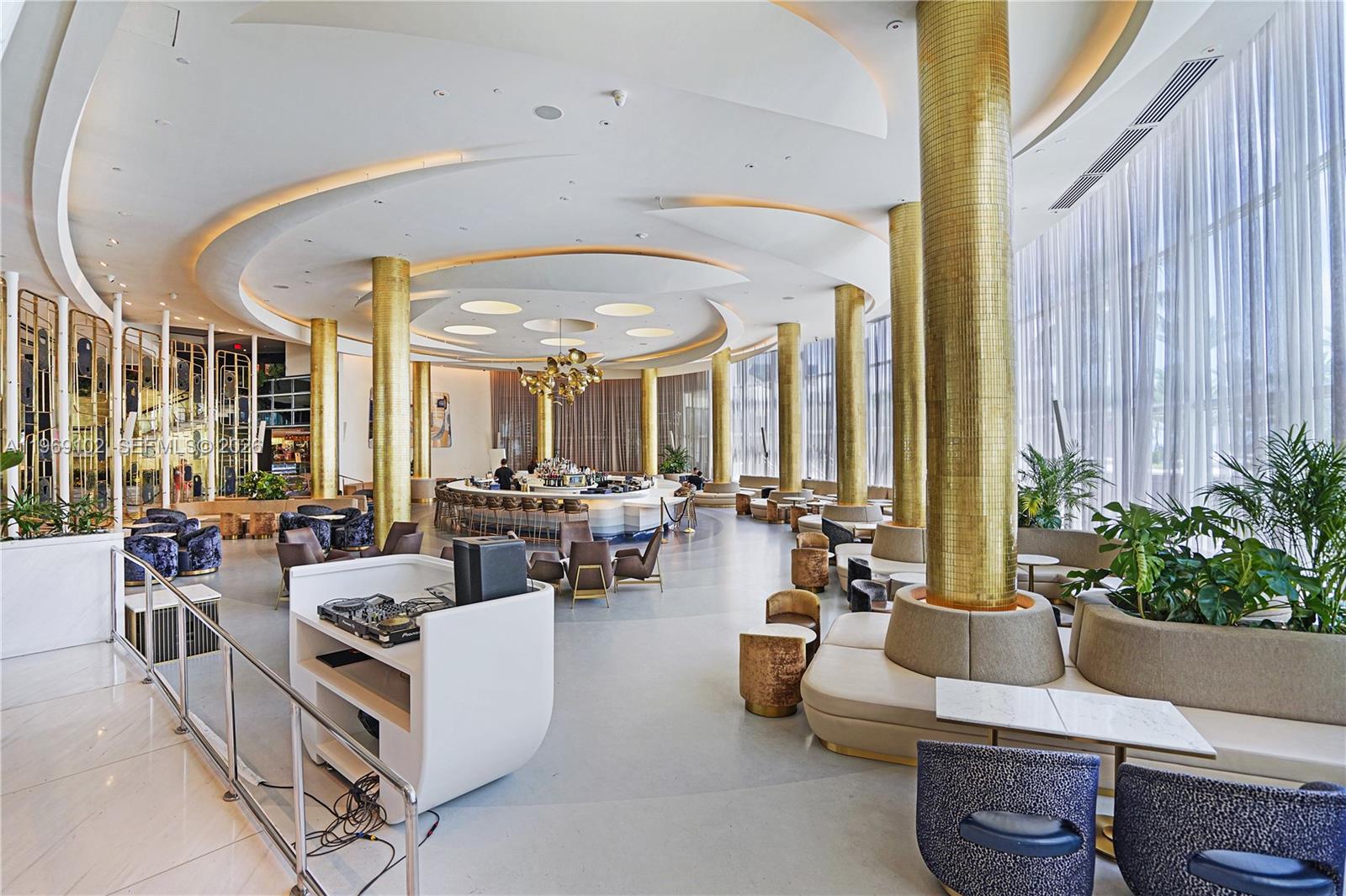 4401 Collins Ave #1706 Miami Beach, FL 33140