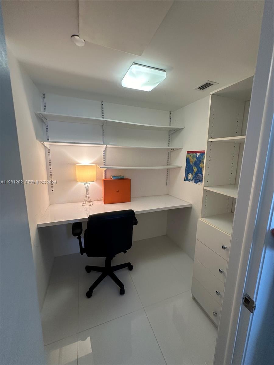 9350 W Bay Hbr Dr #5C Bay Harbor Islands, FL 33154