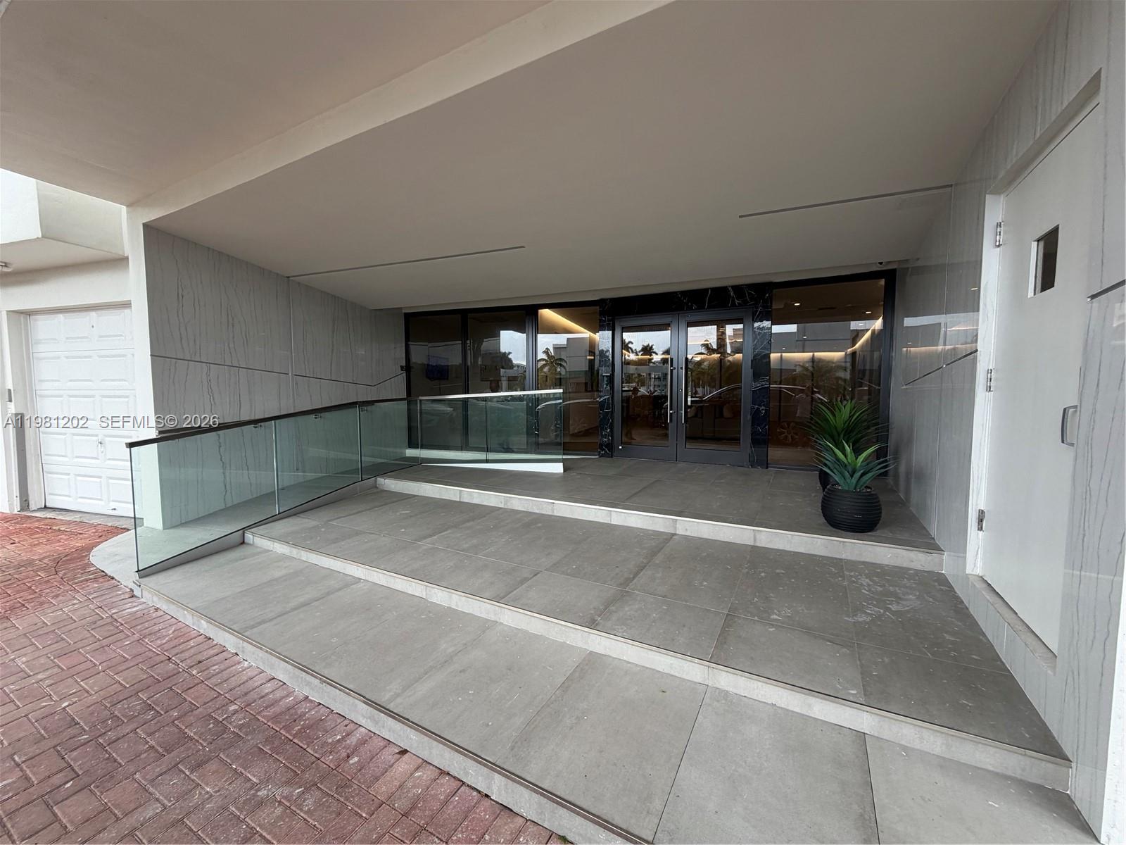 9350 W Bay Hbr Dr #5C Bay Harbor Islands, FL 33154