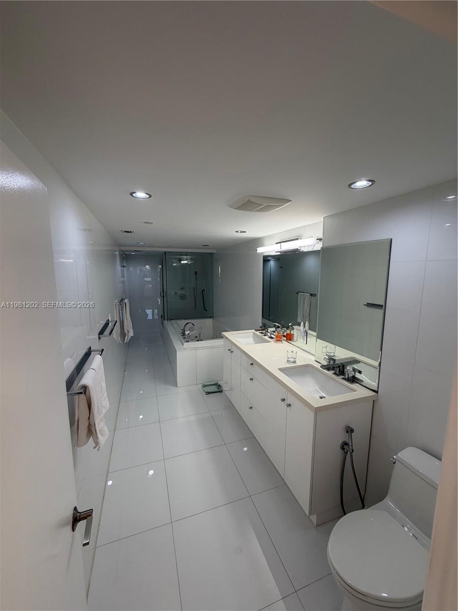 9350 W Bay Hbr Dr #5C Bay Harbor Islands, FL 33154