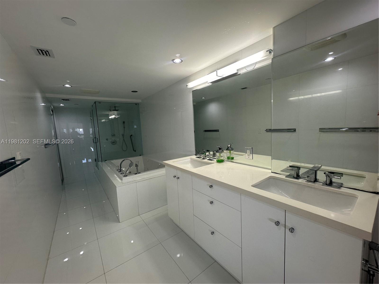 9350 W Bay Hbr Dr #5C Bay Harbor Islands, FL 33154