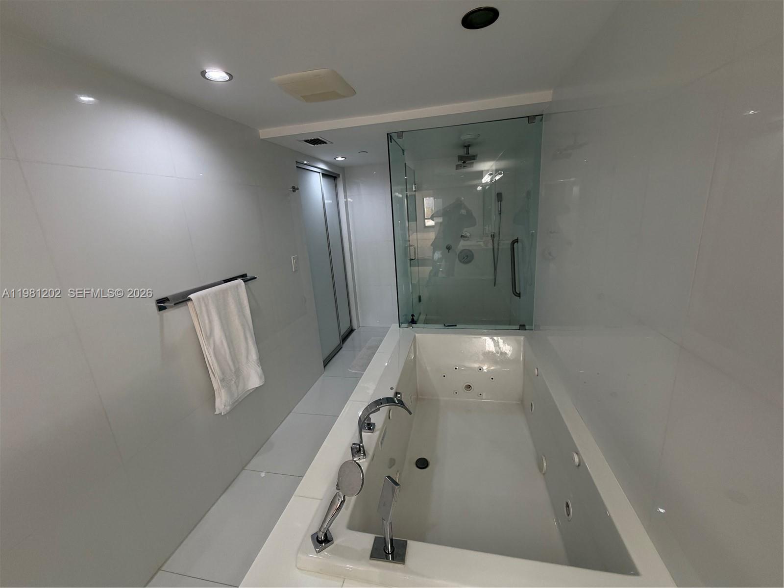 9350 W Bay Hbr Dr #5C Bay Harbor Islands, FL 33154