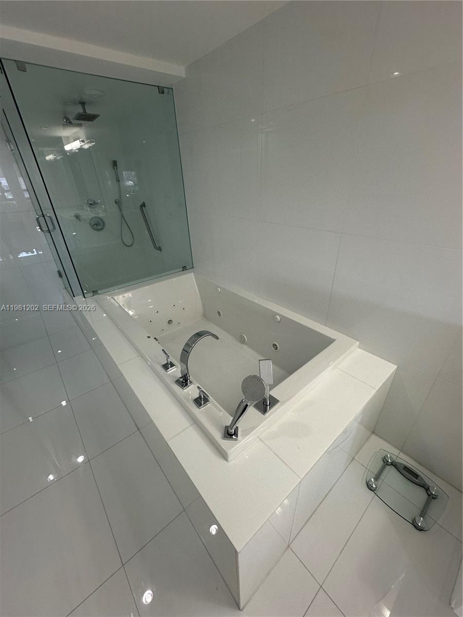 9350 W Bay Hbr Dr #5C Bay Harbor Islands, FL 33154