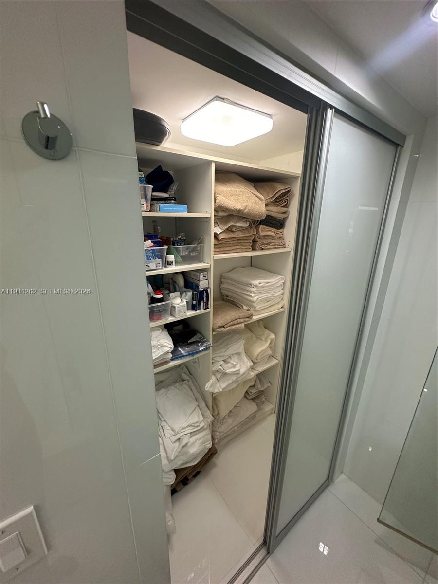 9350 W Bay Hbr Dr #5C Bay Harbor Islands, FL 33154