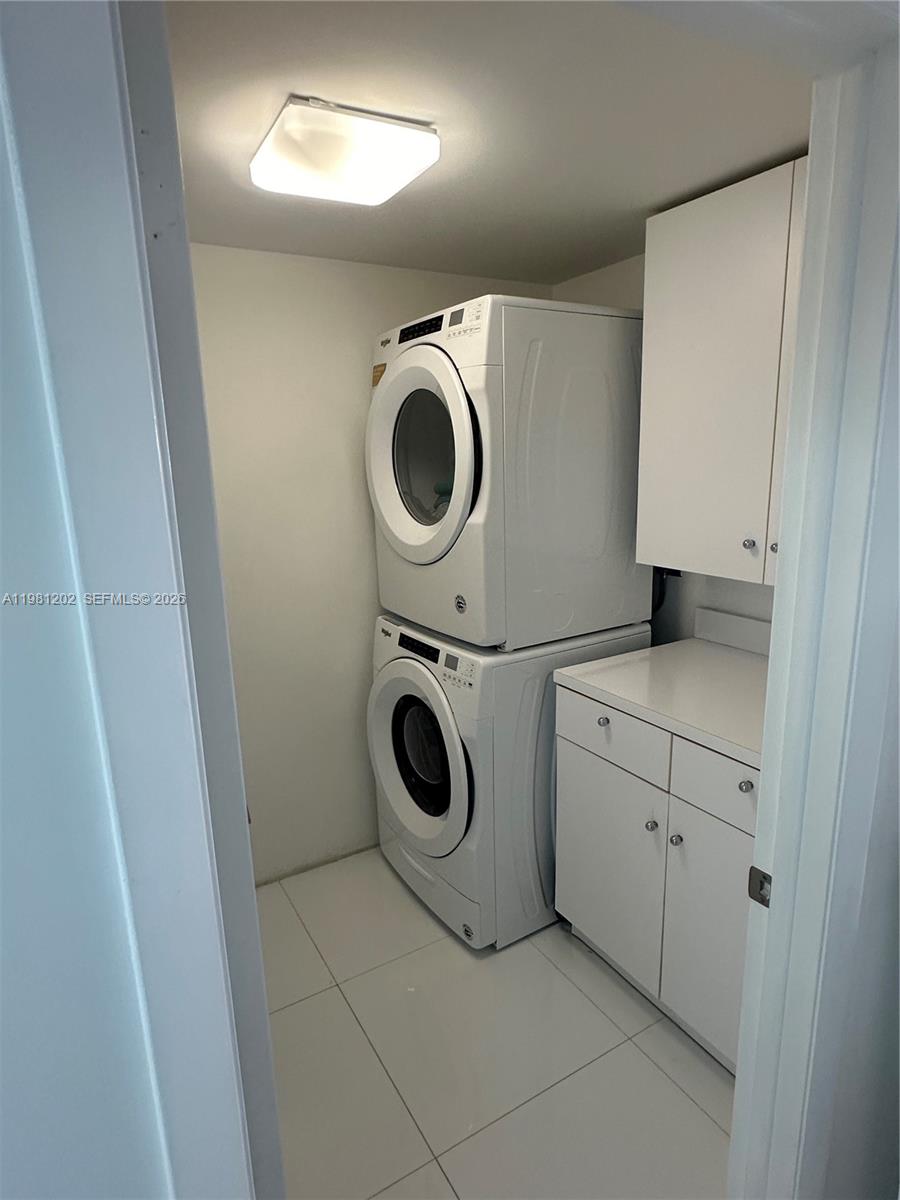 9350 W Bay Hbr Dr #5C Bay Harbor Islands, FL 33154