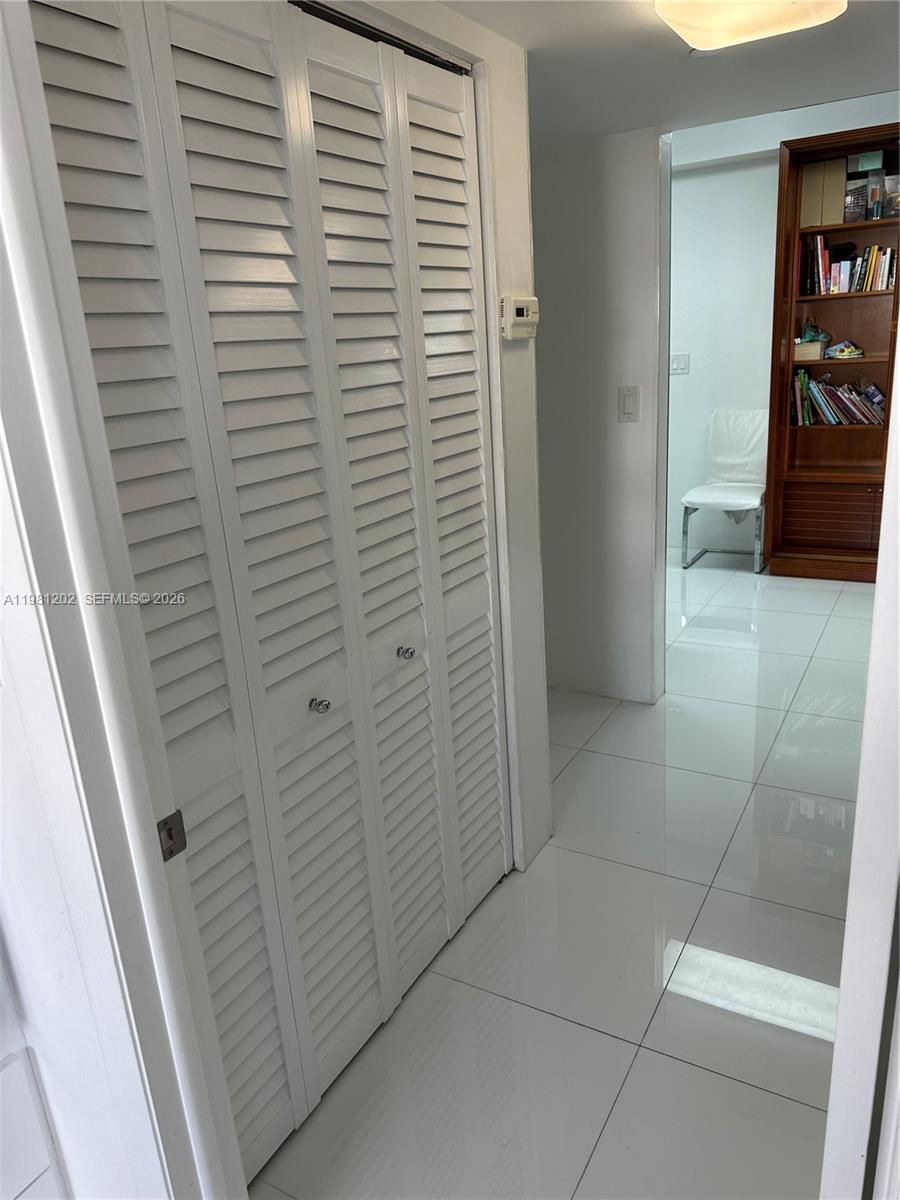 9350 W Bay Hbr Dr #5C Bay Harbor Islands, FL 33154