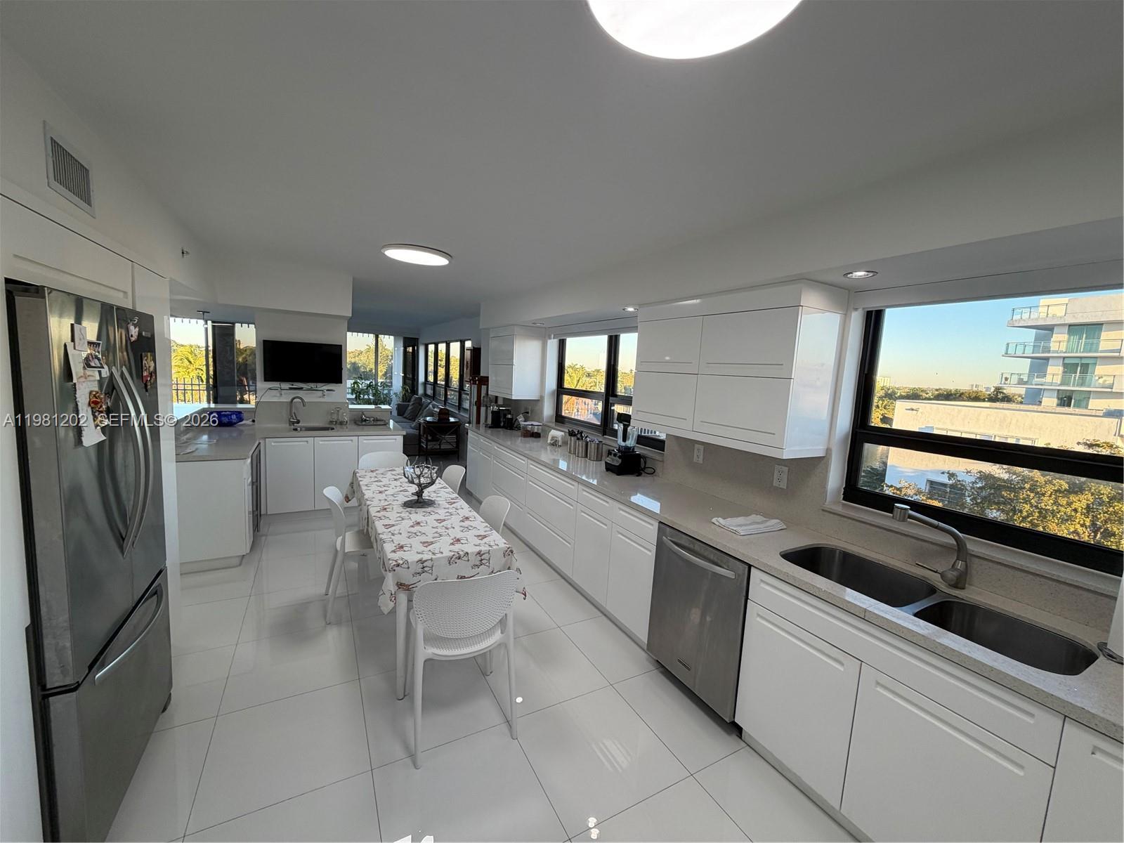 9350 W Bay Hbr Dr #5C Bay Harbor Islands, FL 33154