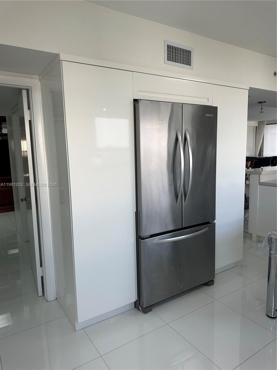 9350 W Bay Hbr Dr #5C Bay Harbor Islands, FL 33154