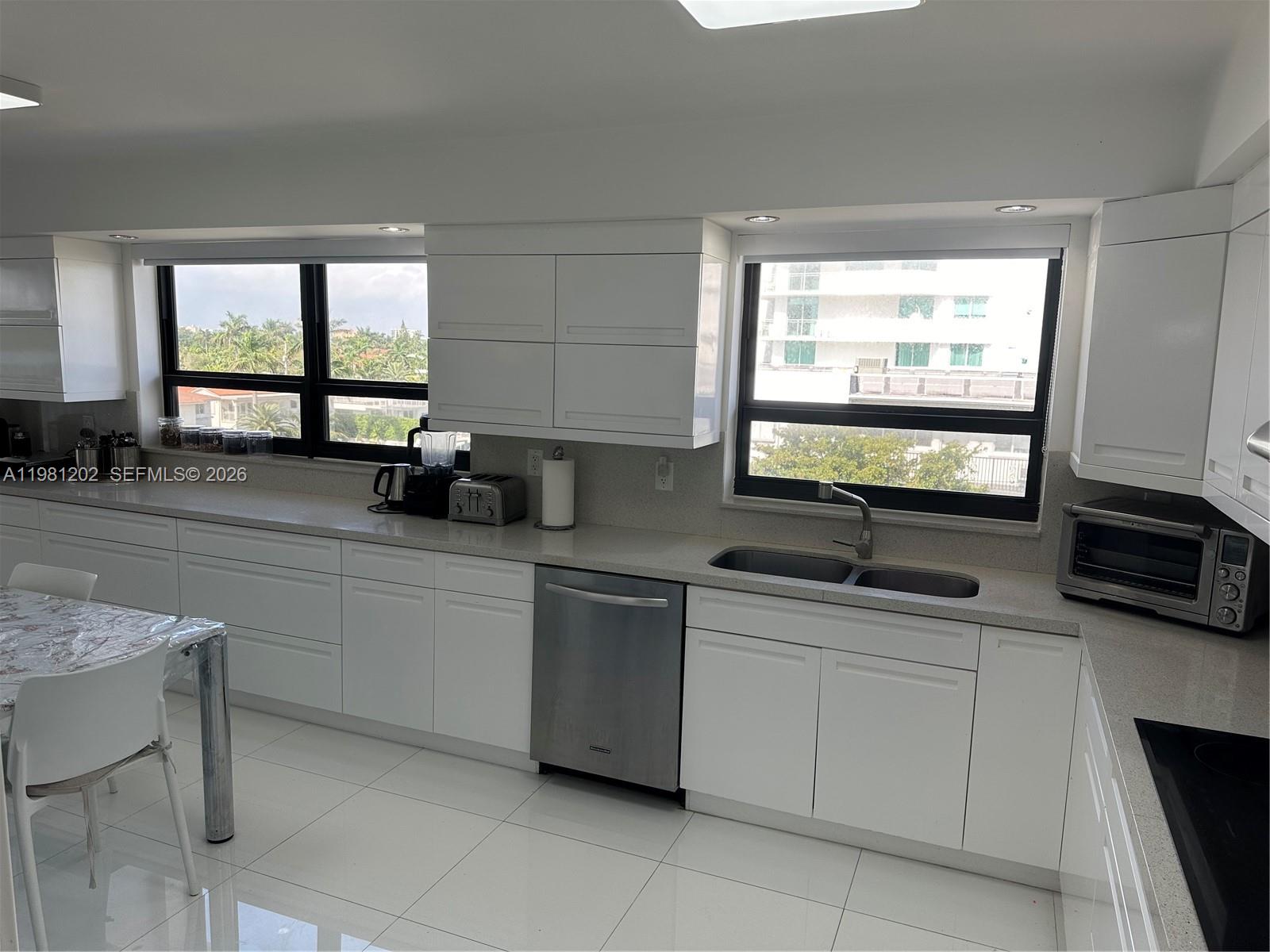 9350 W Bay Hbr Dr #5C Bay Harbor Islands, FL 33154