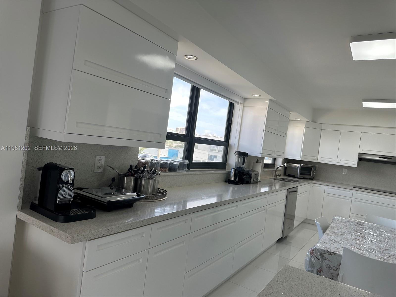 9350 W Bay Hbr Dr #5C Bay Harbor Islands, FL 33154