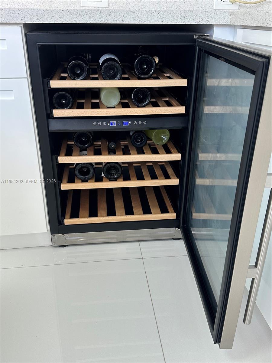 9350 W Bay Hbr Dr #5C Bay Harbor Islands, FL 33154