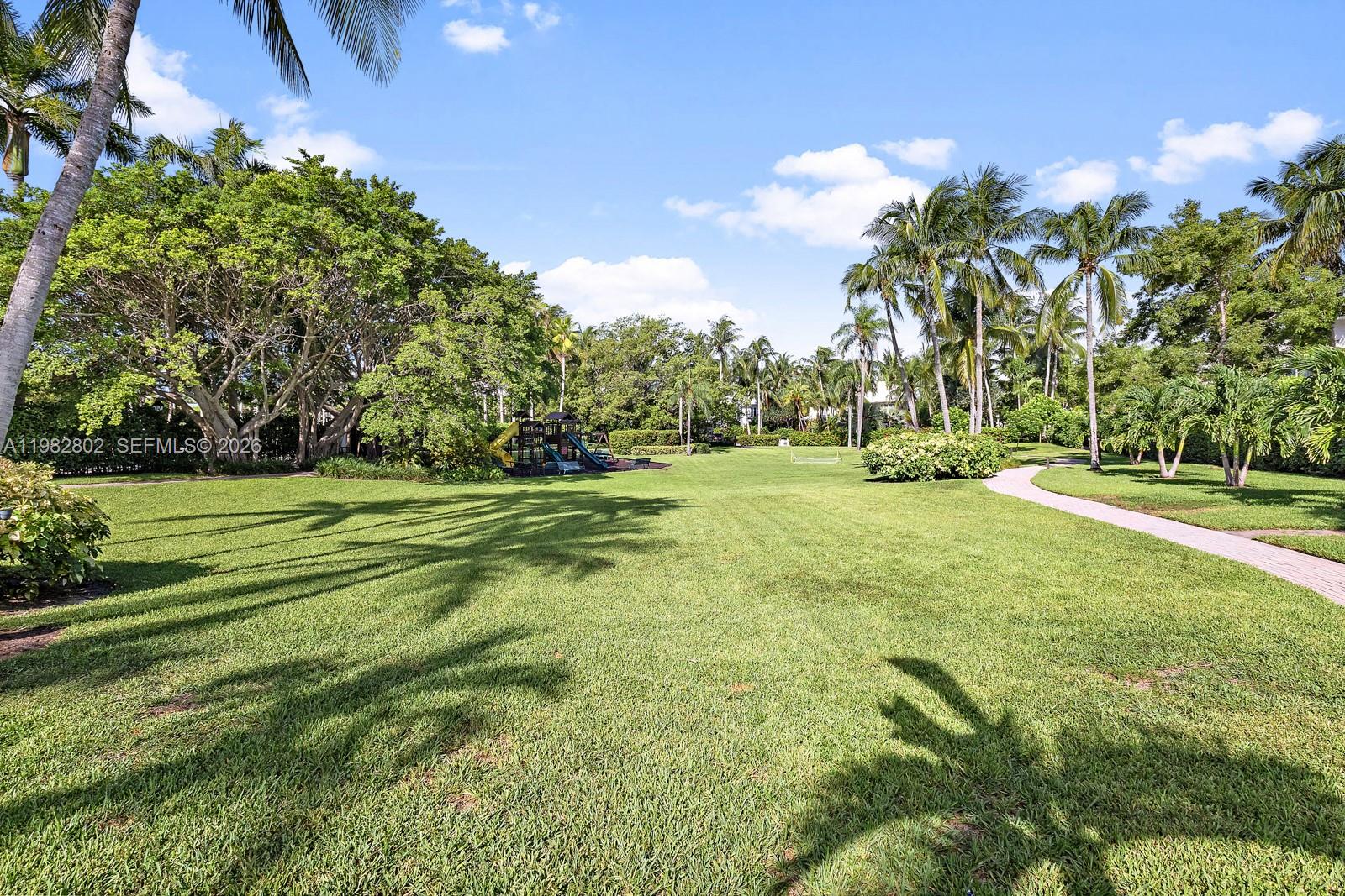 5 Coconut Ln Key Biscayne, FL 33149