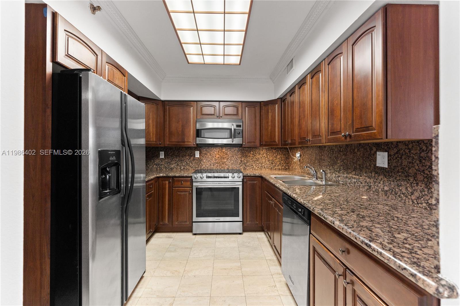 3600 Mystic Pointe Dr #310