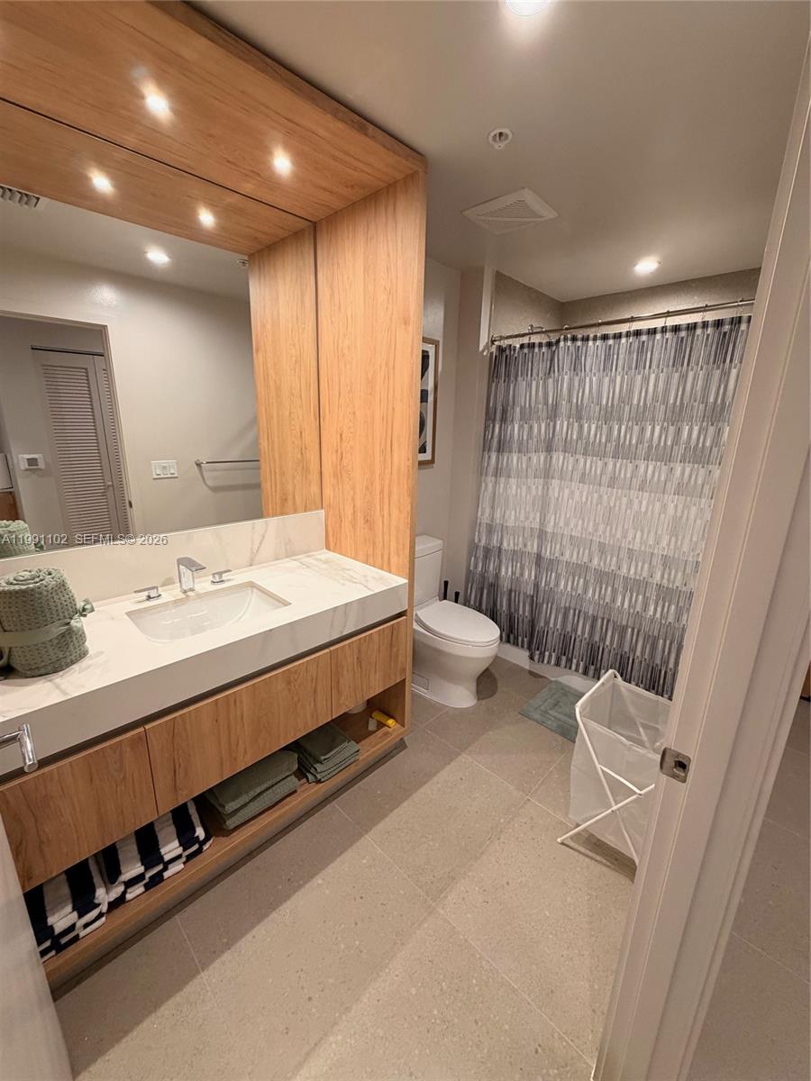 11 NE 6th St #706 Miami, FL 33132