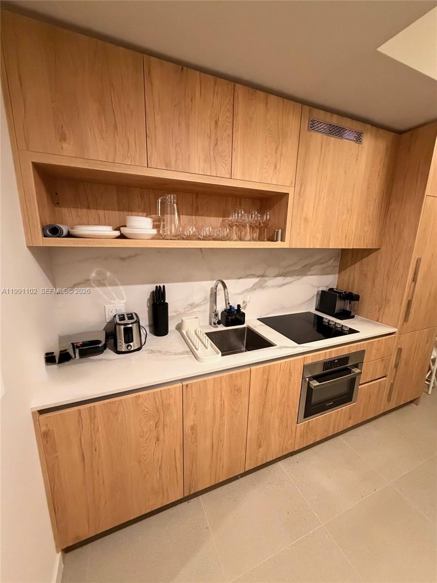 11 NE 6th St #706 Miami, FL 33132