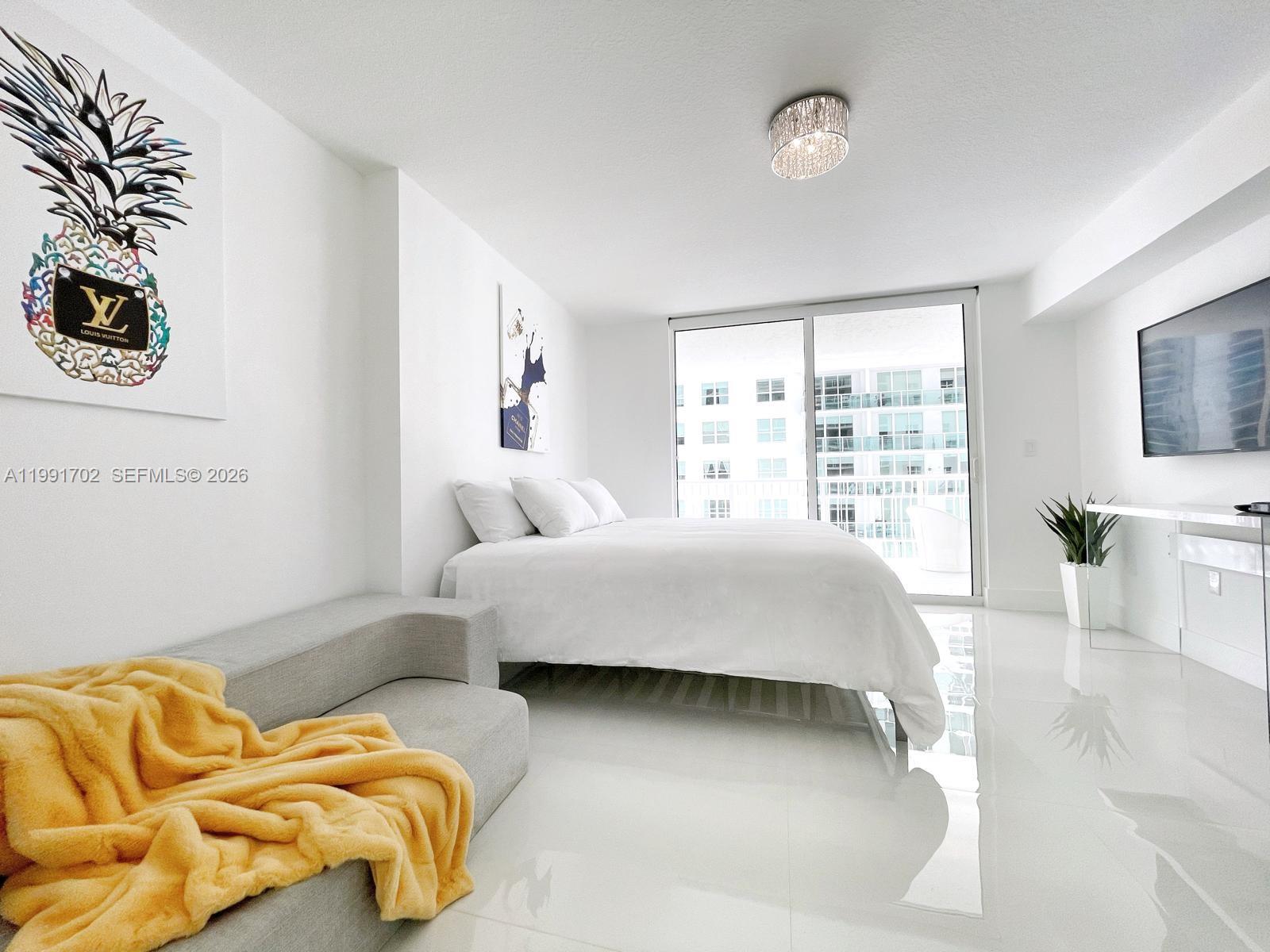 1200 SE Brickell Bay Dr #1707 Miami, FL 33131