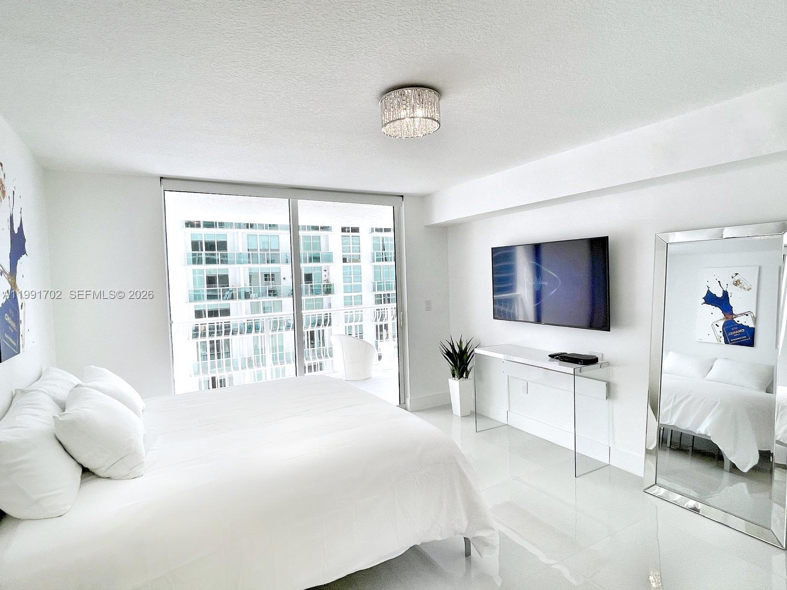 1200 SE Brickell Bay Dr #1707 Miami, FL 33131