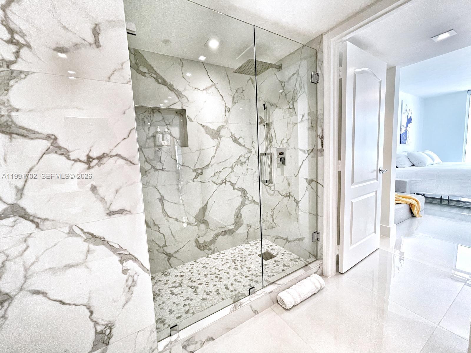 1200 SE Brickell Bay Dr #1707 Miami, FL 33131