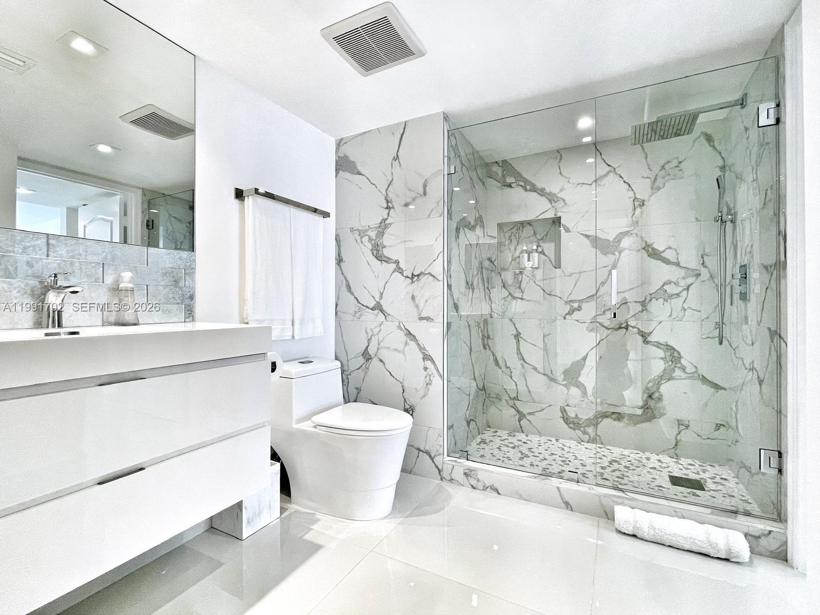 1200 SE Brickell Bay Dr #1707 Miami, FL 33131