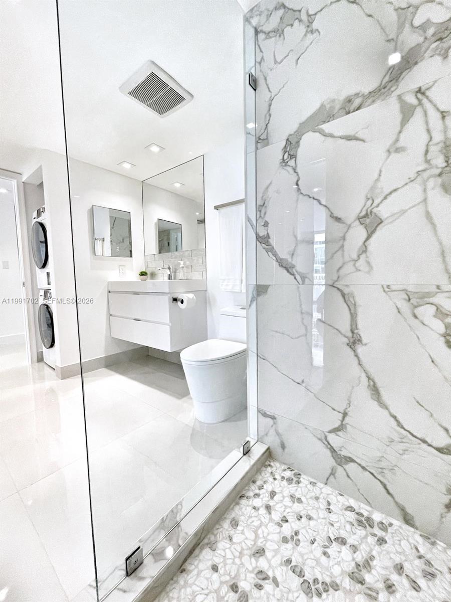 1200 SE Brickell Bay Dr #1707 Miami, FL 33131