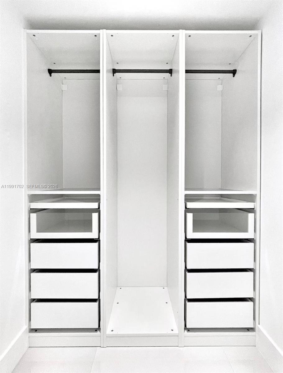 1200 SE Brickell Bay Dr #1707 Miami, FL 33131