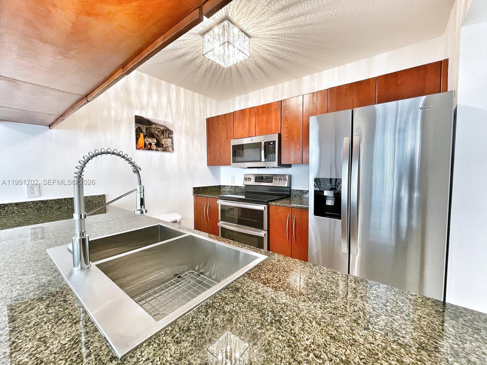 1200 SE Brickell Bay Dr #1707 Miami, FL 33131