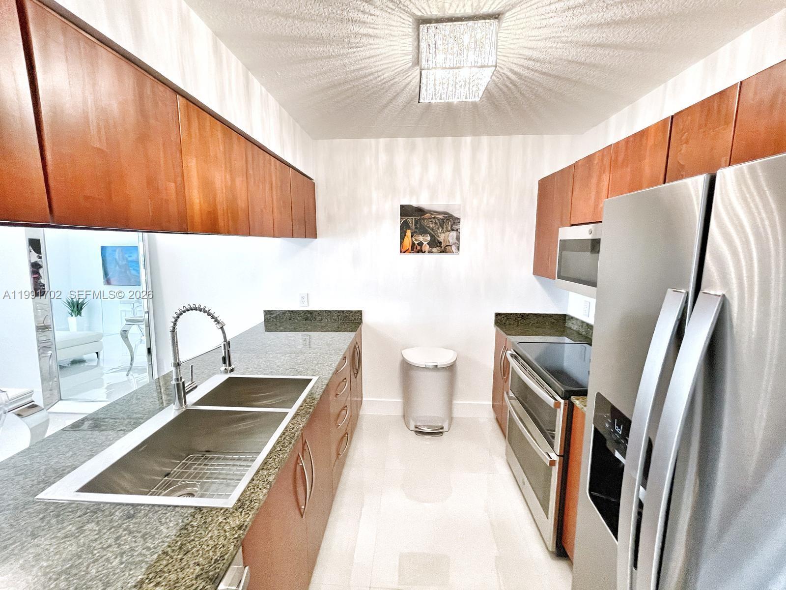 1200 SE Brickell Bay Dr #1707 Miami, FL 33131