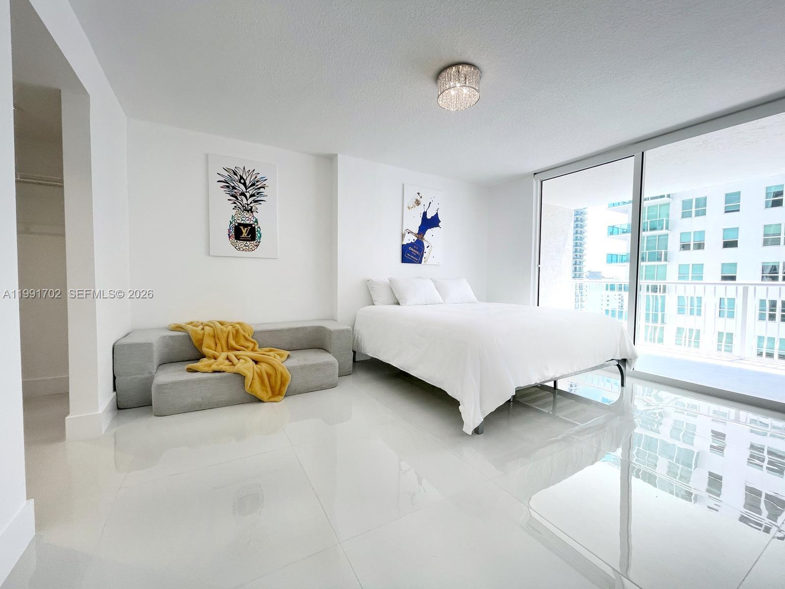 1200 SE Brickell Bay Dr #1707 Miami, FL 33131