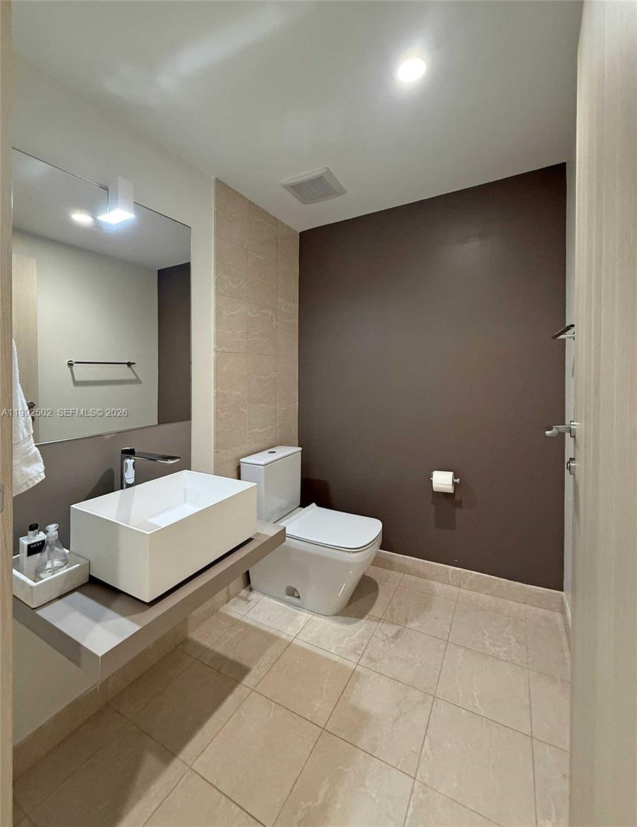 1000 Brickell Plz #3702 Miami, FL 33131