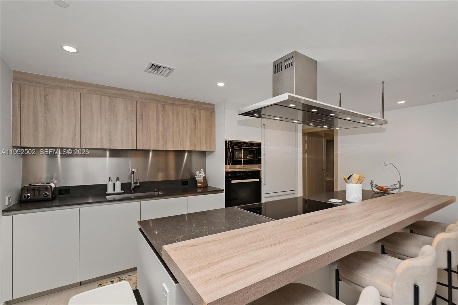 1000 Brickell Plz #3702 Miami, FL 33131