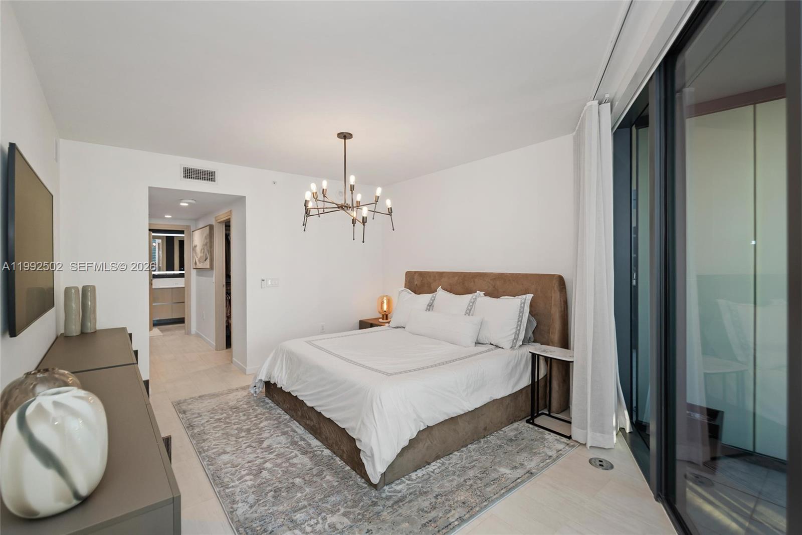 1000 Brickell Plz #3702 Miami, FL 33131