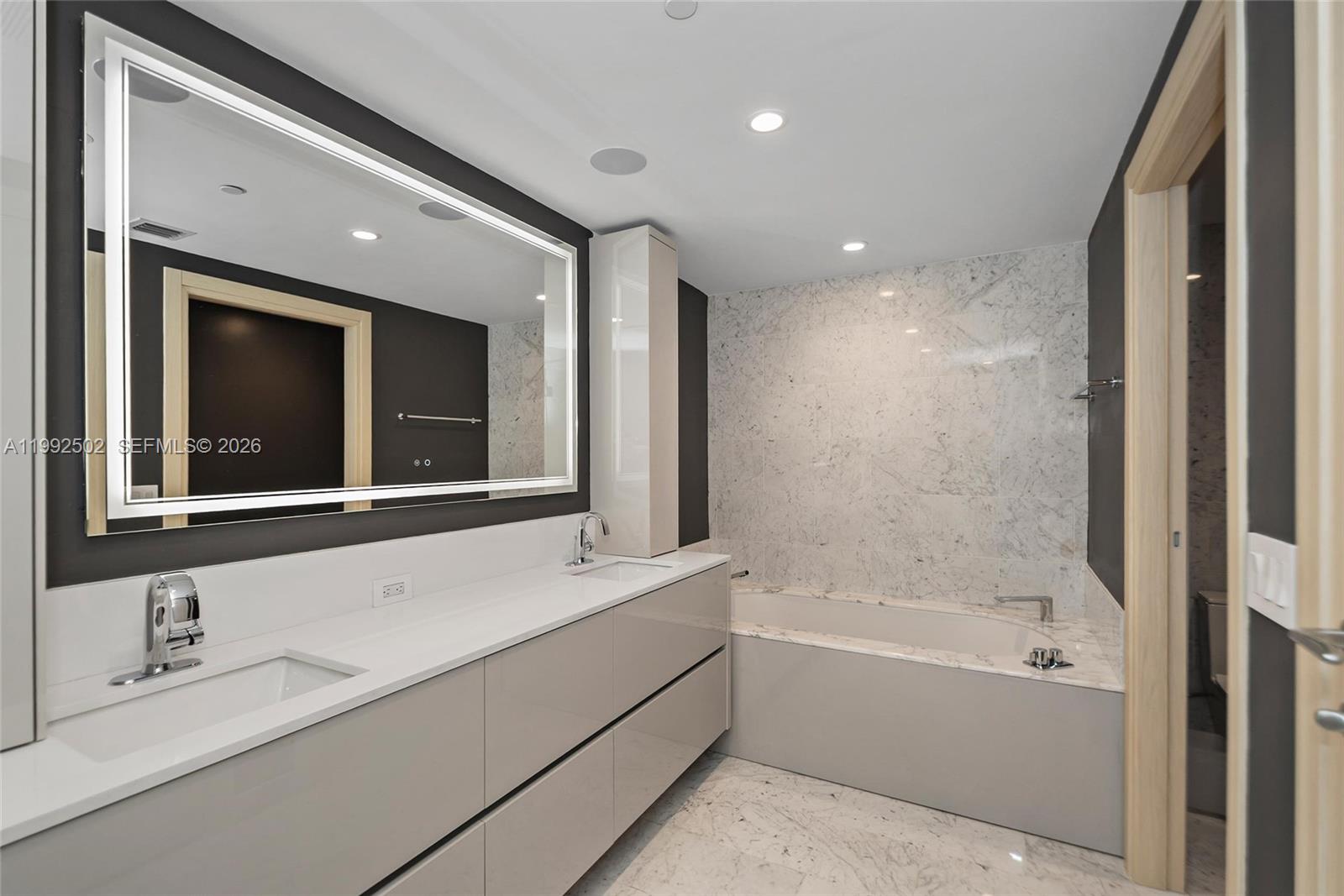 1000 Brickell Plz #3702 Miami, FL 33131