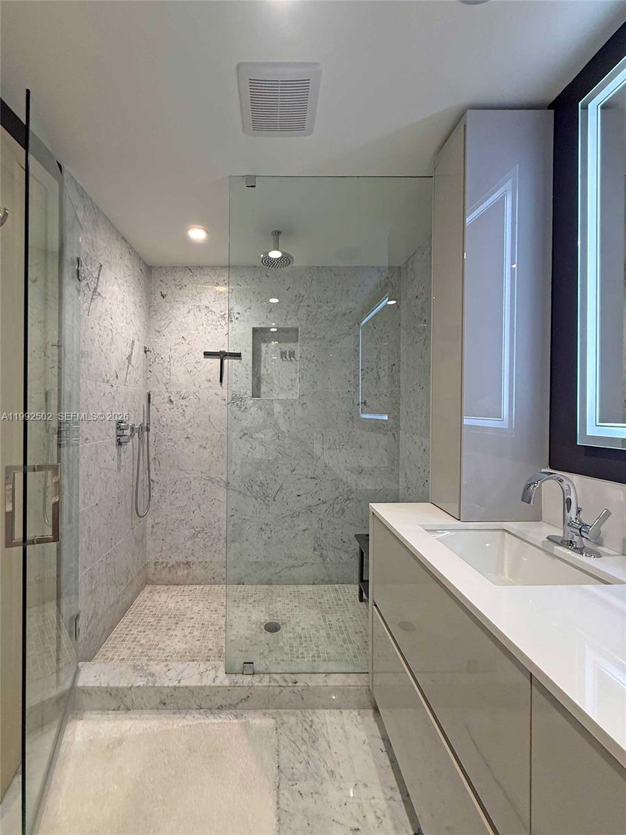 1000 Brickell Plz #3702 Miami, FL 33131