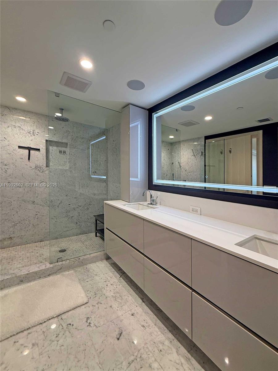 1000 Brickell Plz #3702 Miami, FL 33131