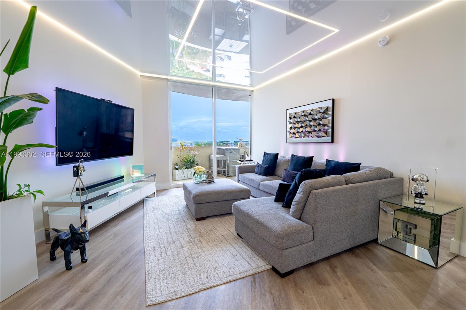 19501 W Country Clb Dr #1011