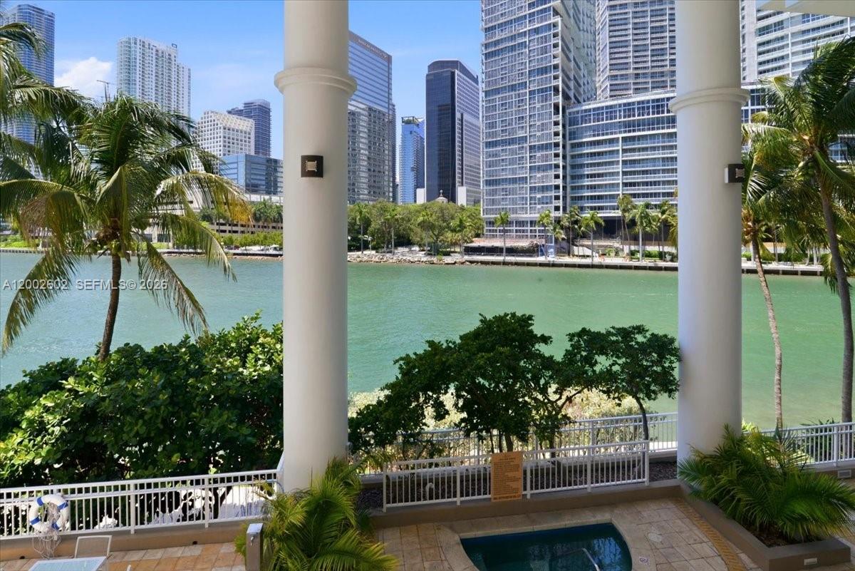 image Courts Brickell Key47