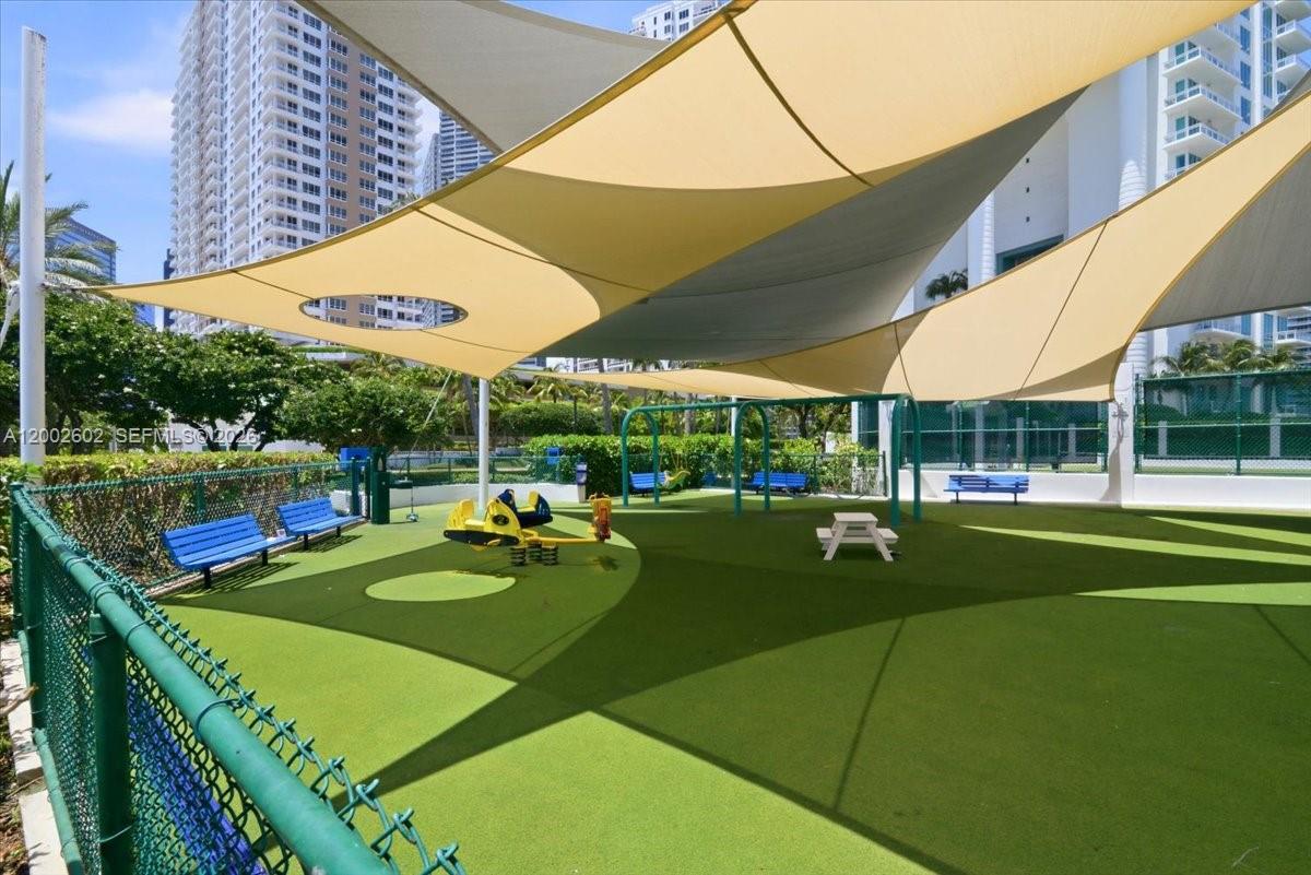 image Courts Brickell Key78