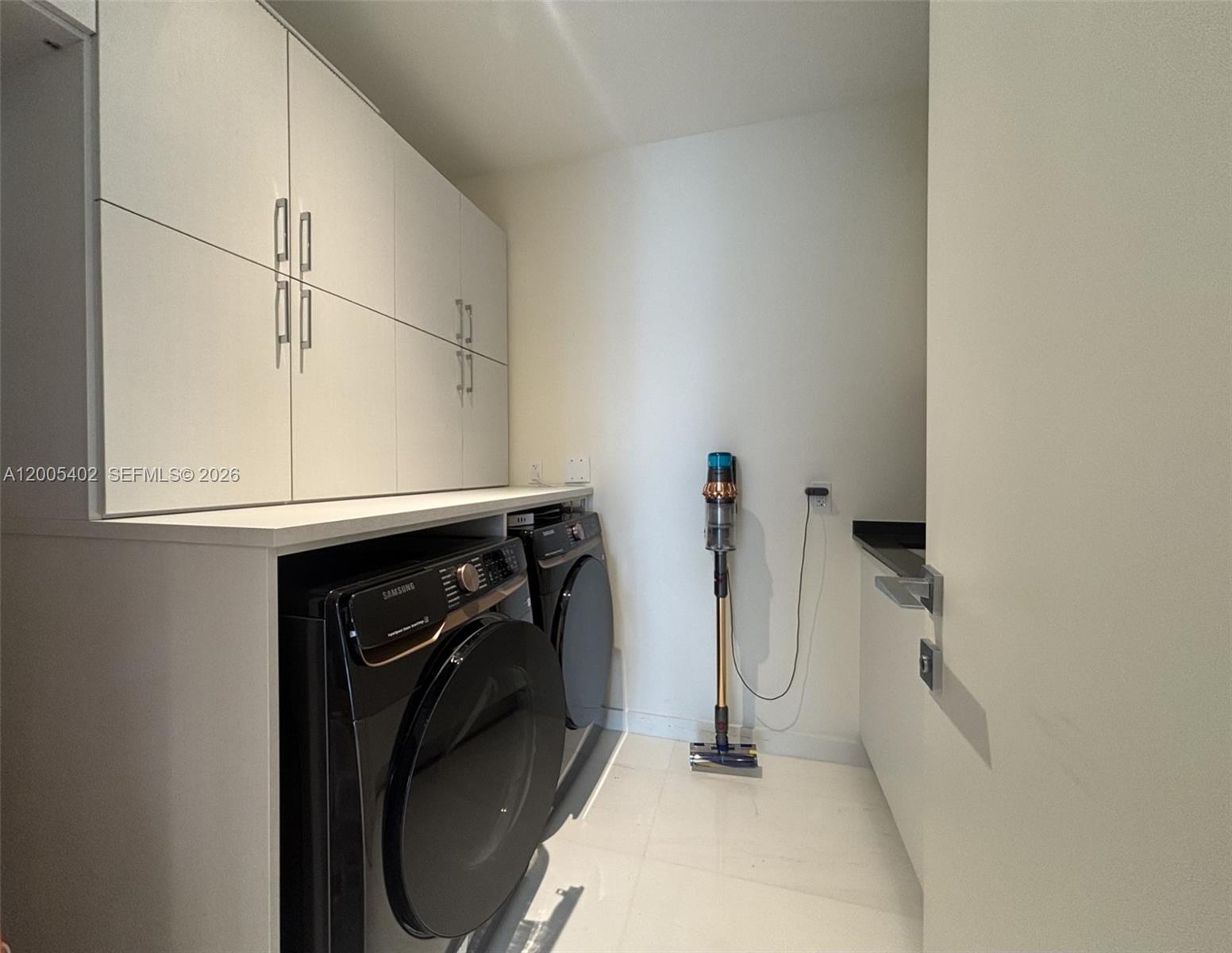 300 Biscayne Blvd Way #4007W Miami, FL 33131