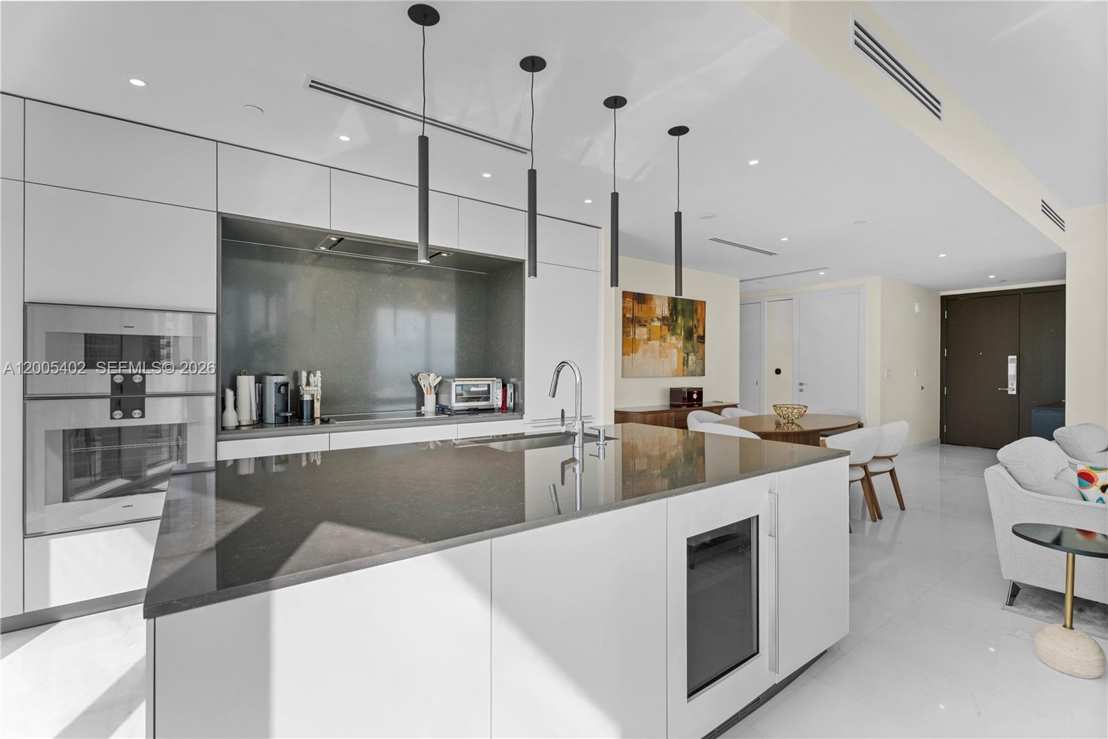 300 Biscayne Blvd Way #4007W Miami, FL 33131