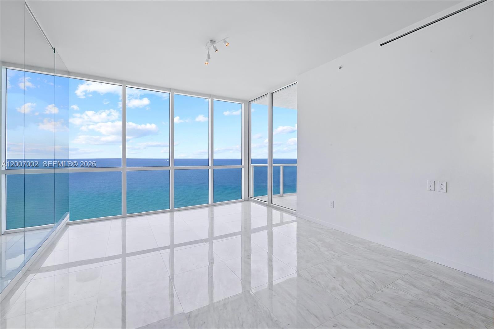 100 S Pointe Dr #2107 Miami Beach, FL 33139