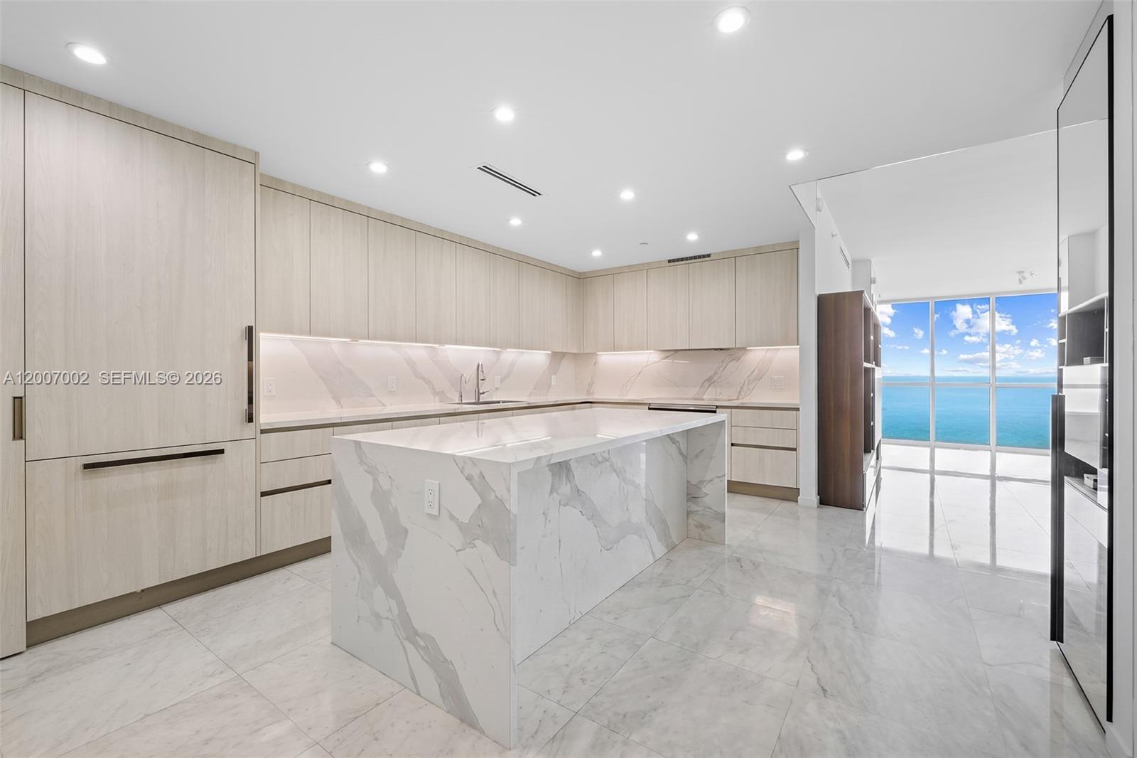 100 S Pointe Dr #2107 Miami Beach, FL 33139