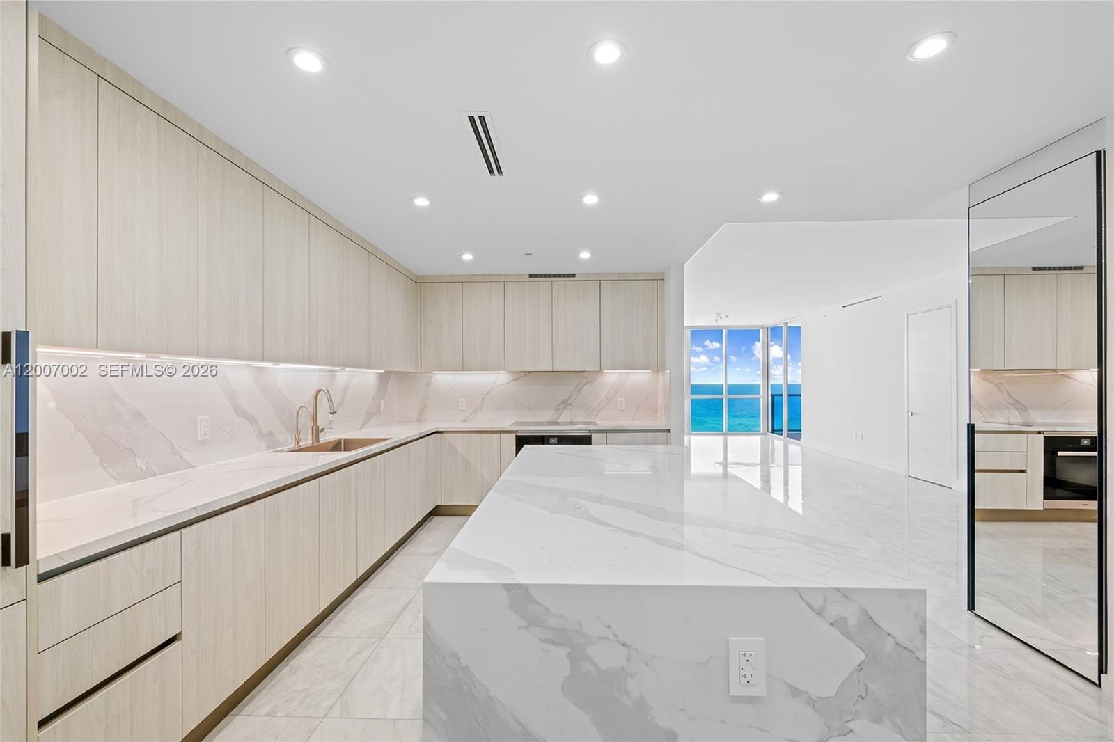 100 S Pointe Dr #2107 Miami Beach, FL 33139