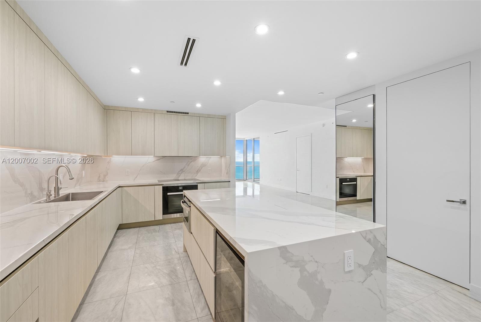 100 S Pointe Dr #2107 Miami Beach, FL 33139