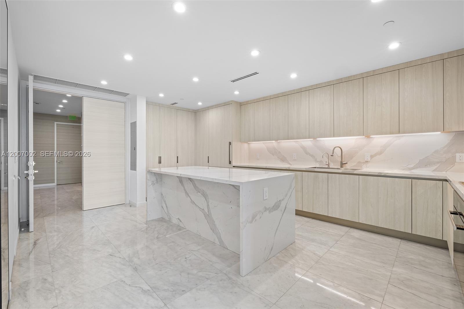 100 S Pointe Dr #2107 Miami Beach, FL 33139