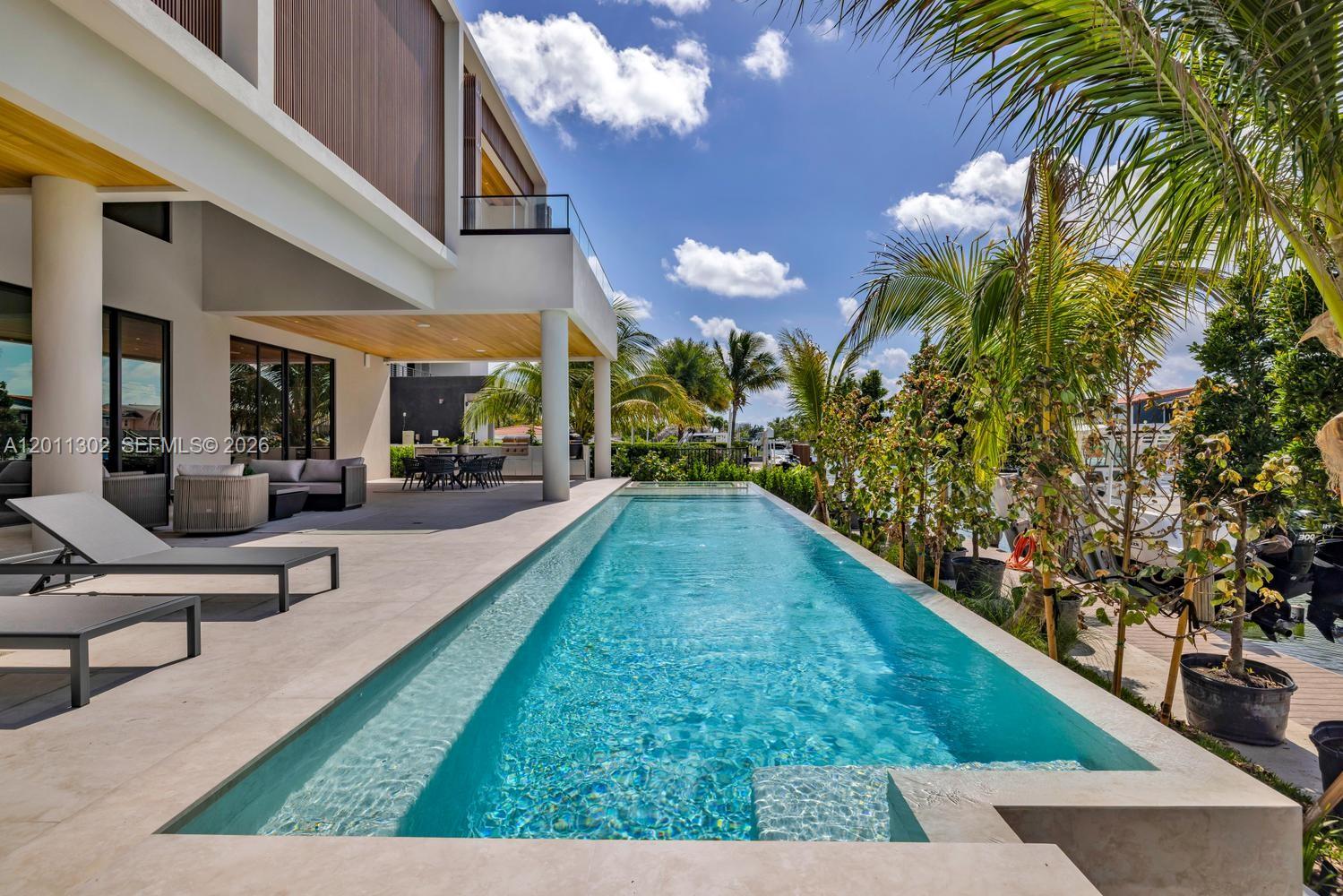 2006 NE 124th St North Miami, FL 33181