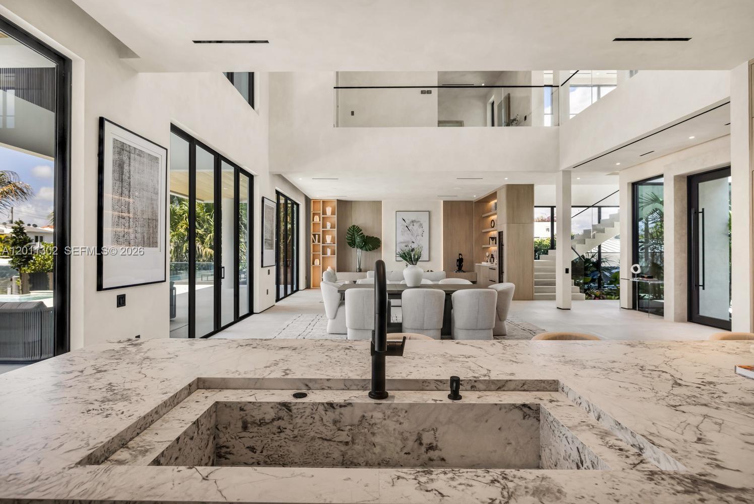 2006 NE 124th St North Miami, FL 33181