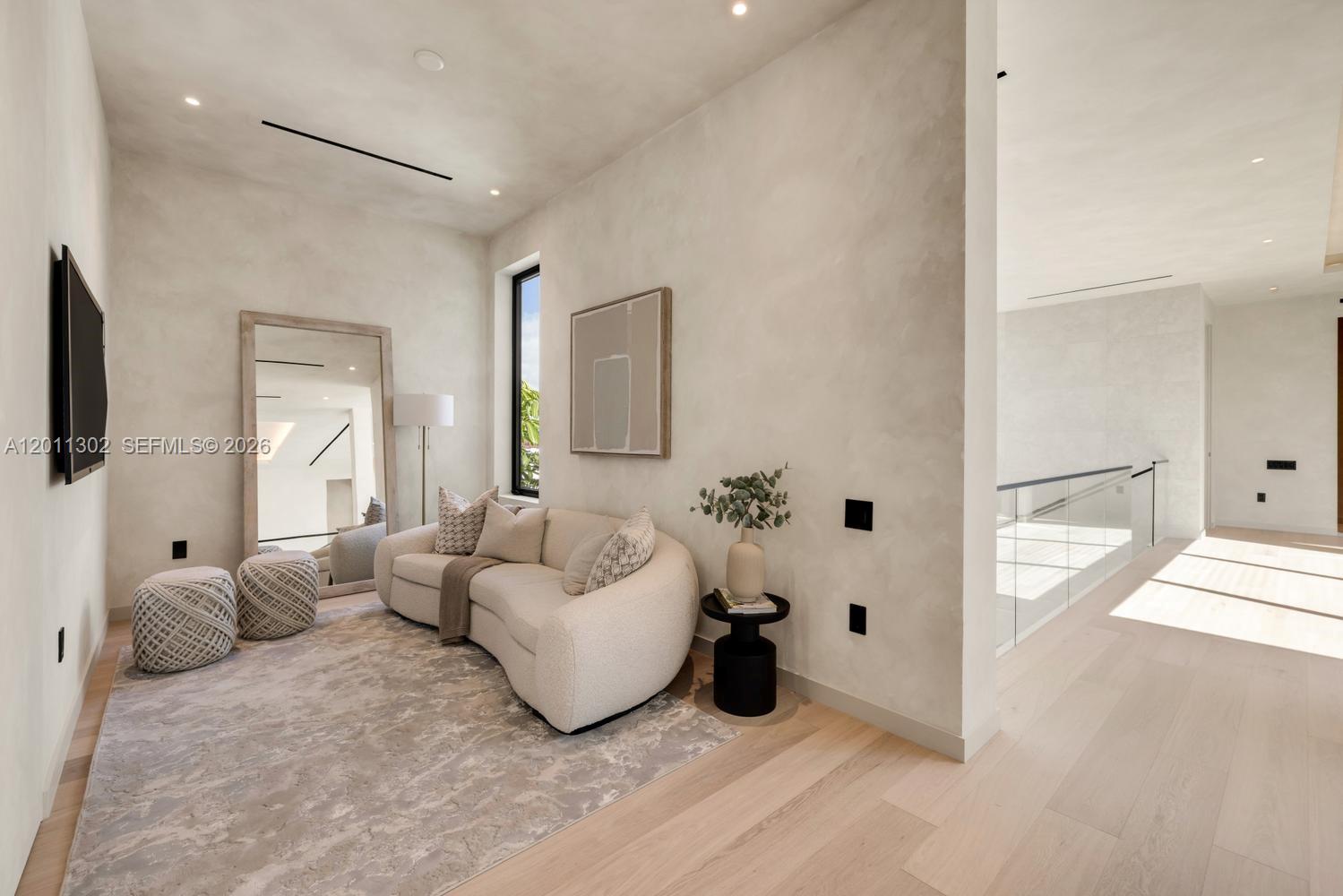2006 NE 124th St North Miami, FL 33181