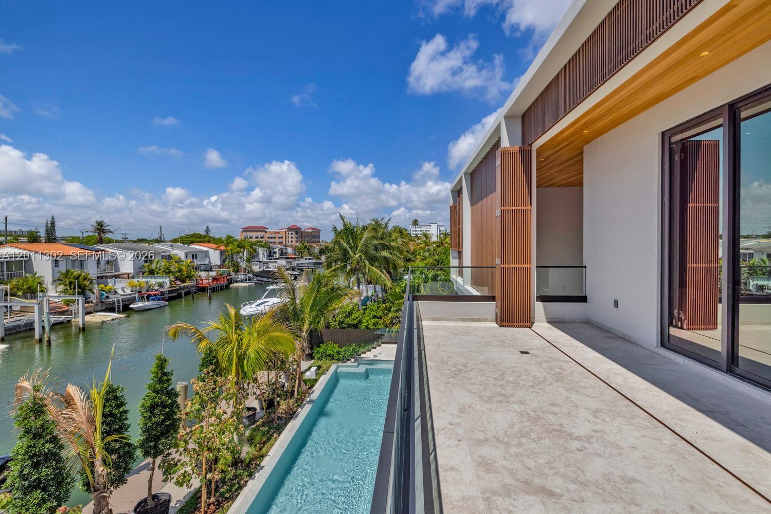 2006 NE 124th St North Miami, FL 33181